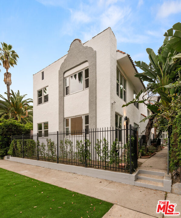 Building Photo - 5727 Carlton Way