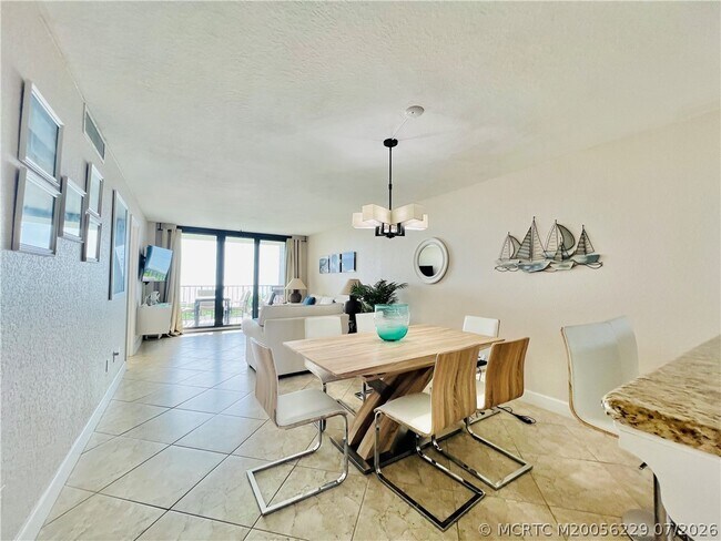 Building Photo - 4250 N Hwy A1A