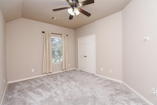 Building Photo - 16915 Locust Springs Dr