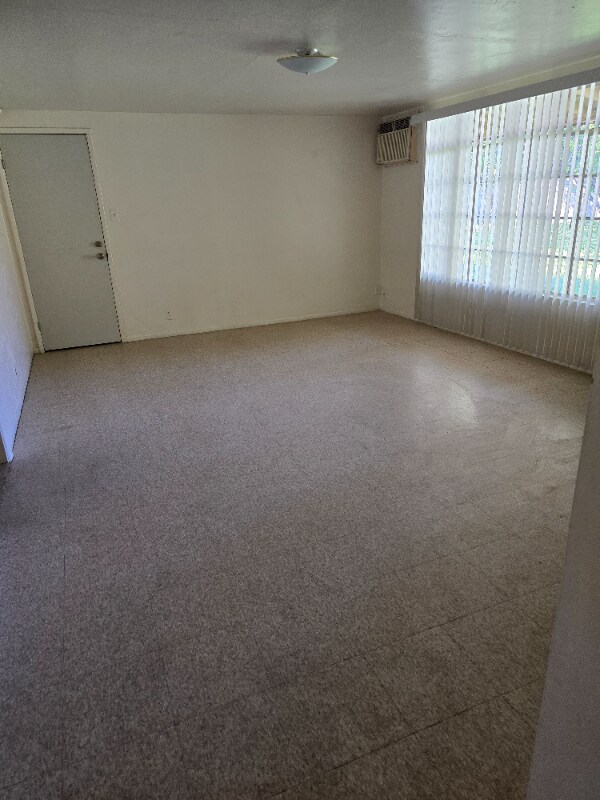 Building Photo - 1420 E McLellan Blvd