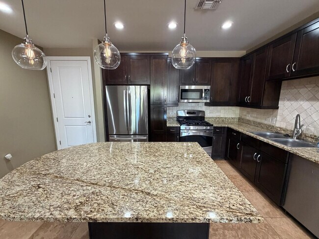 Building Photo - 7291 N Scottsdale Rd