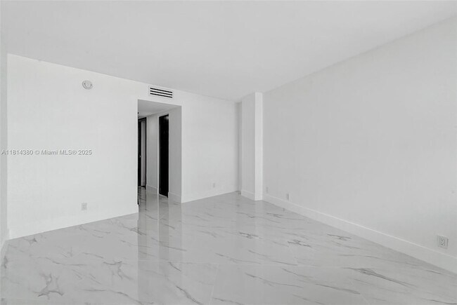 Building Photo - 100 Golden Isles Dr