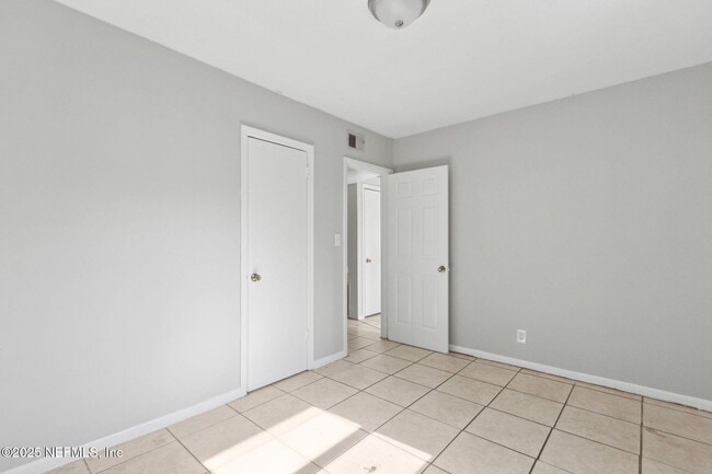 Building Photo - 1224 W 18th St