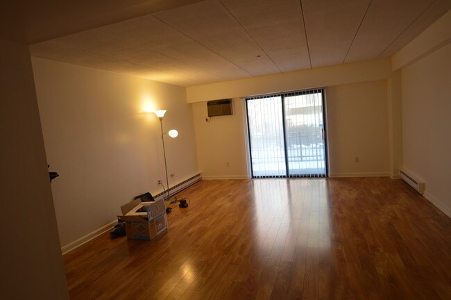 Building Photo - 125 Pleasant St