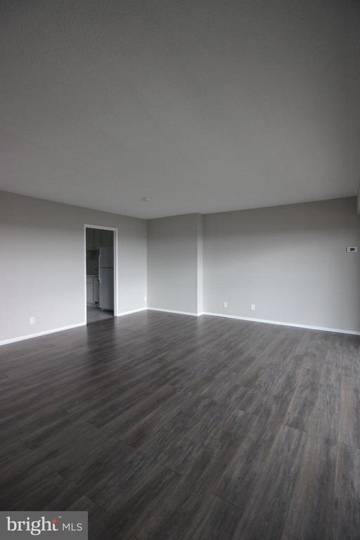 Building Photo - 307 Yoakum Pkwy