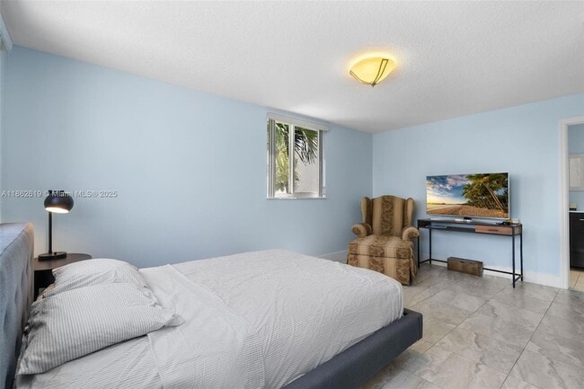 Building Photo - 311 N Surf Rd