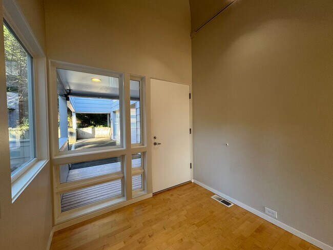 Building Photo - Breathtaking views of Chuckanut Bay!!