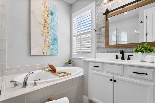 Building Photo - "Spacious 4-Bed, 4-Bath Retreat at 2612 Le...