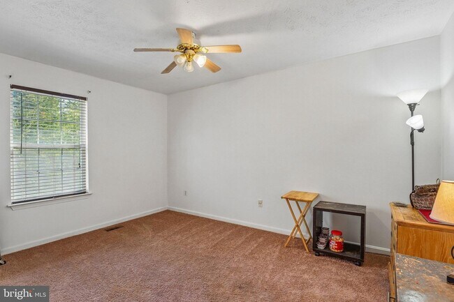 Building Photo - 7039 Heather Dr