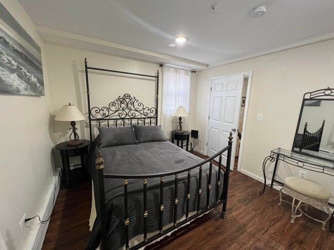 Building Photo - 5700 Broadway