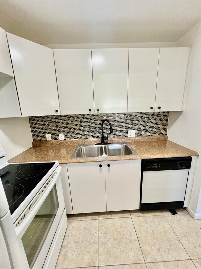 Building Photo - 129 Mansfield D