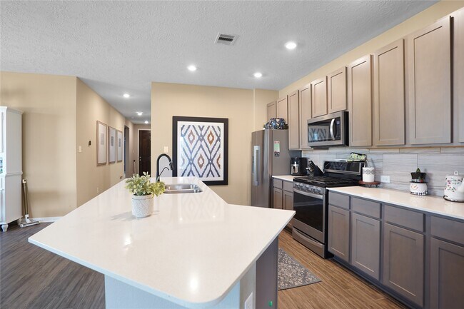 Building Photo - 2210 Thunderbolt Peak Dr