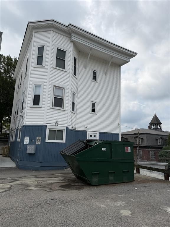 Building Photo - 159 Elm St