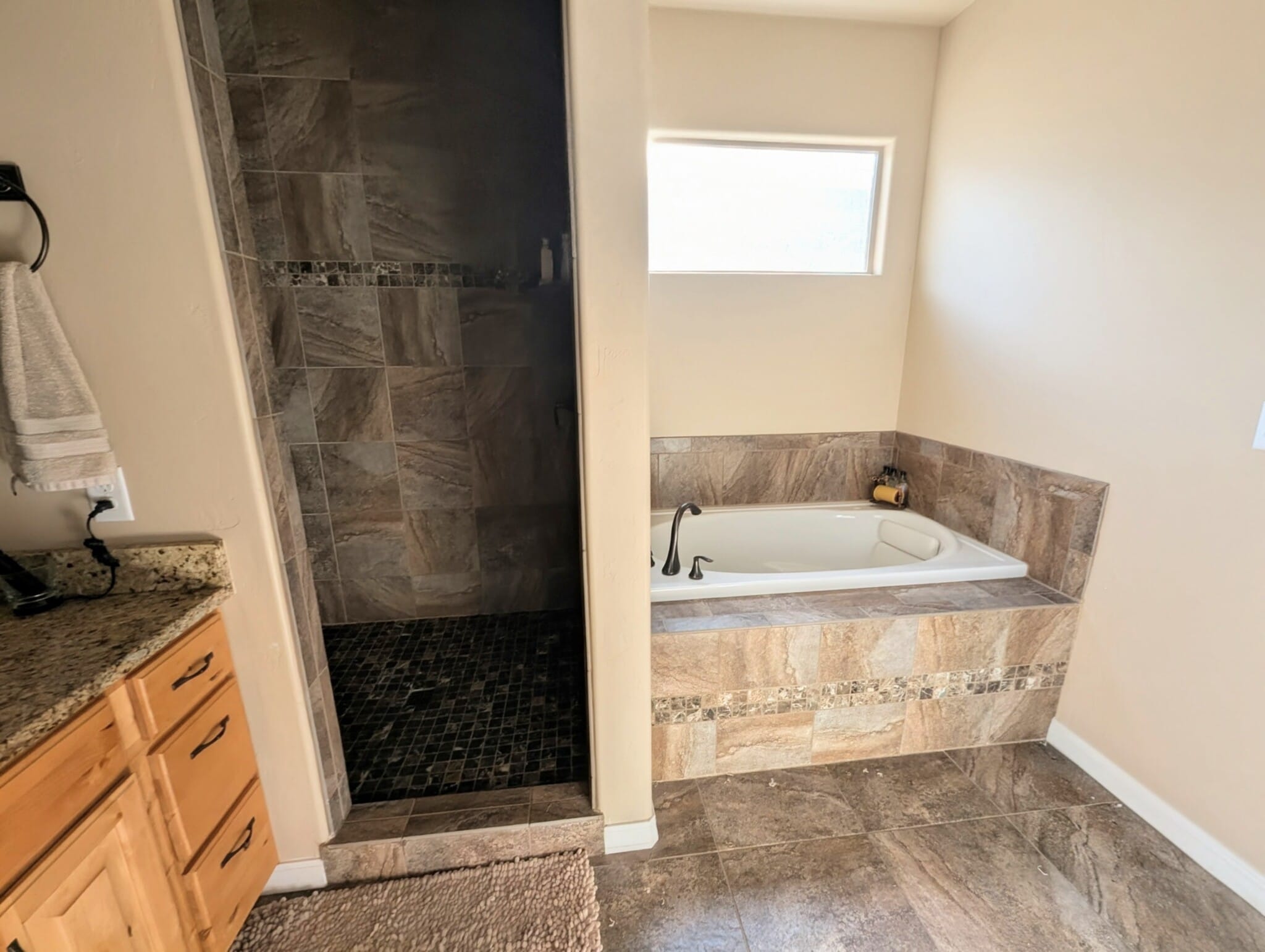 Master bathroom - 2979 Fairway View Dr