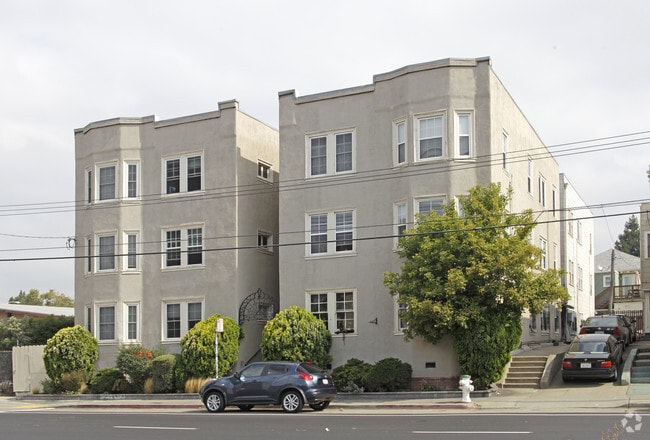 Building Photo - 482 40th St