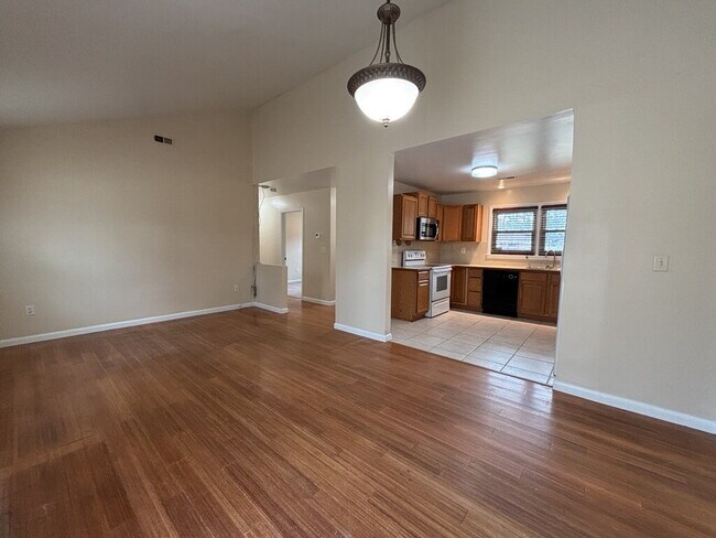 Building Photo - 115 Aylesbury Rd