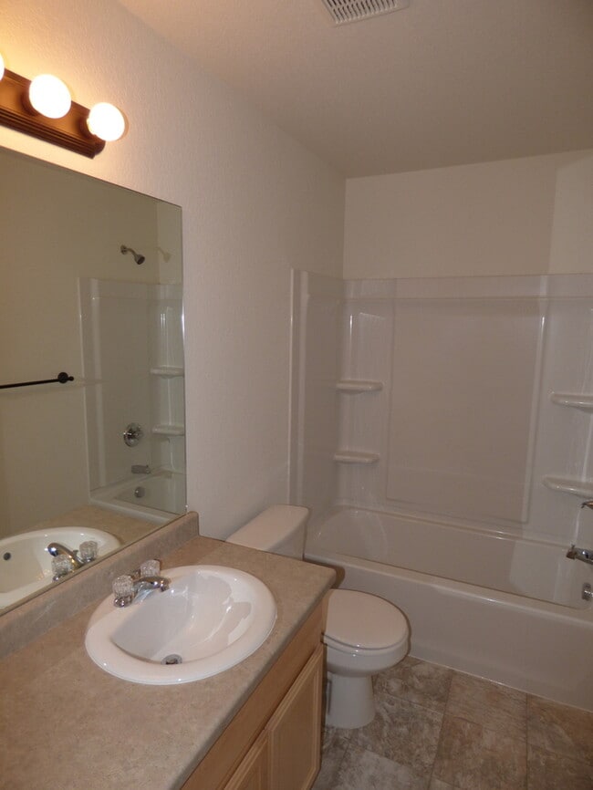 Building Photo - Two Story, 3 Bedroom Home in Village East Subdivision in Windsor