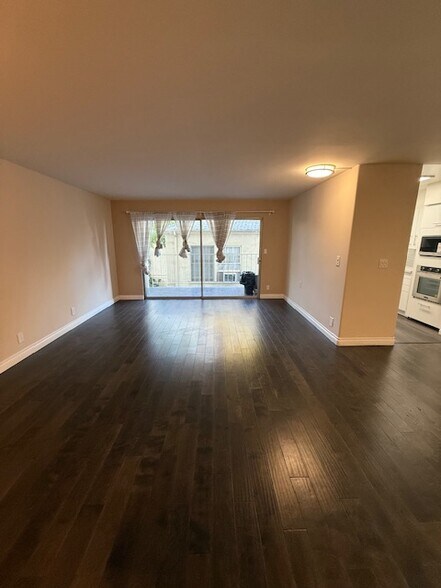 Building Photo - 434 S Canon Dr