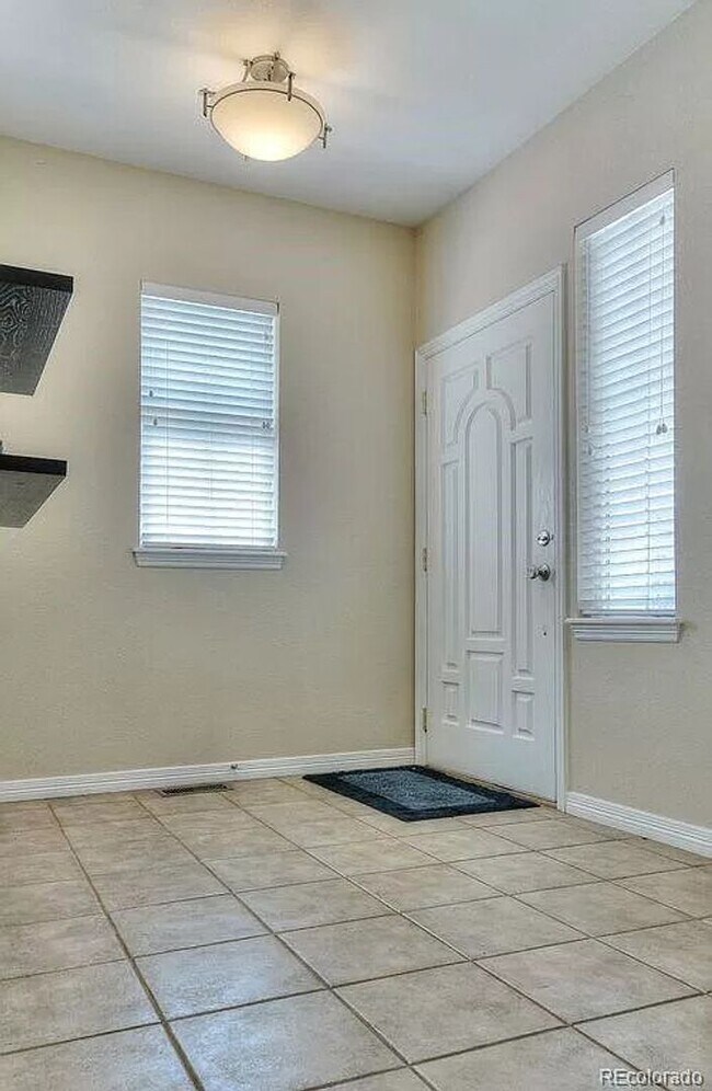 Building Photo - Beautiful Greenwood Village Three Bedroom Home in Gated Community