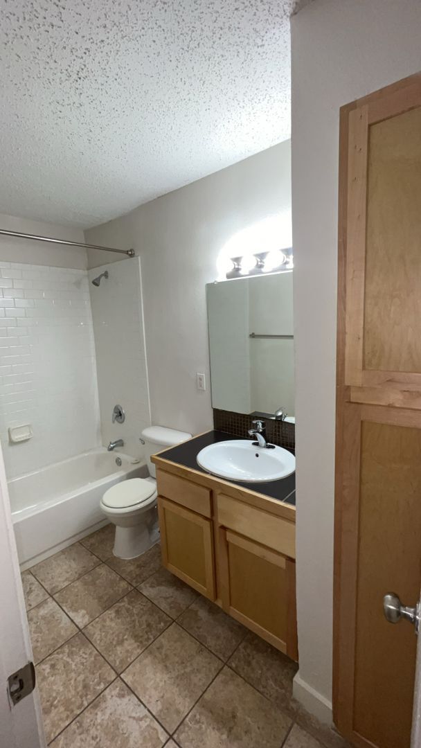 Interior Photo - Kensington Court