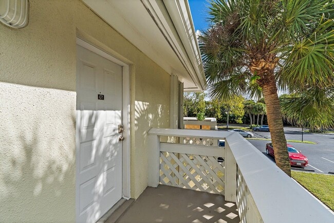 Building Photo - 353 S US Hwy 1