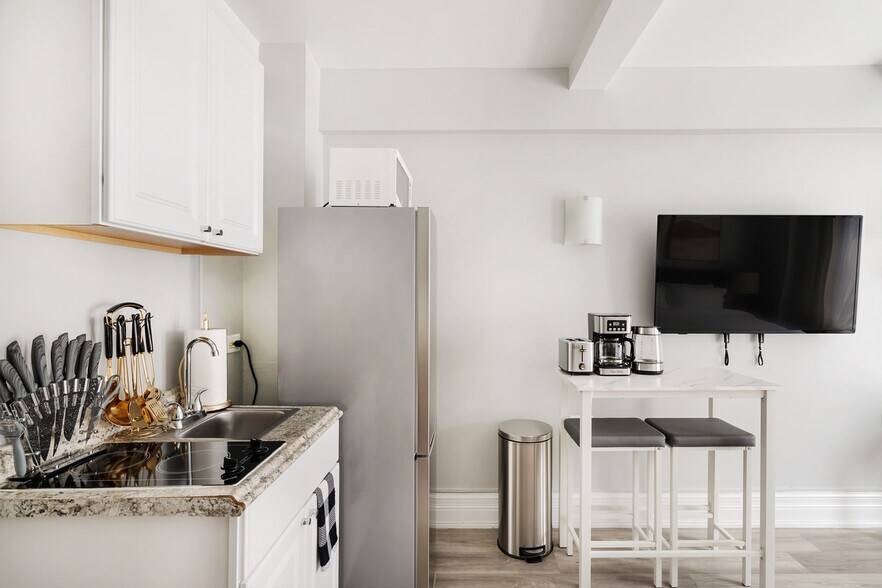Building Photo - 238 W 73rd St