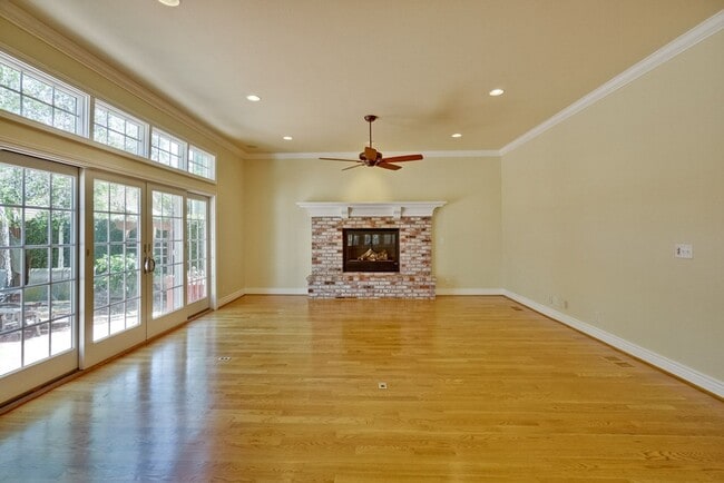 Building Photo - Stunning two-story spacious home on tranquil tree-lined street.