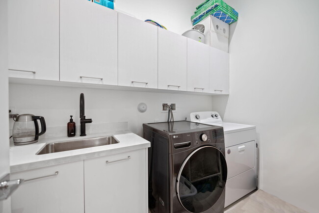 Building Photo - 5735 SW 104th Terrace