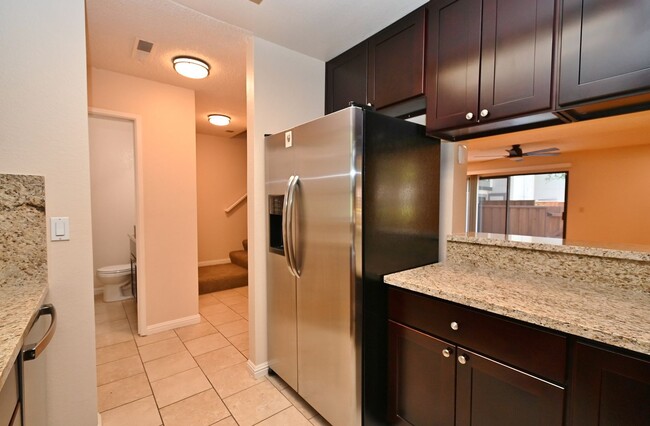 Building Photo - $3,540 / Bright & Spacious 3BR/ 2.5BA Town Home in Newark City