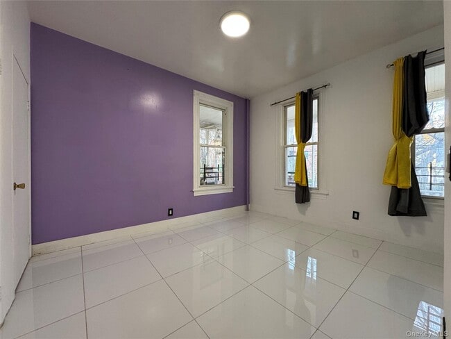 Building Photo - 642 E 224th St