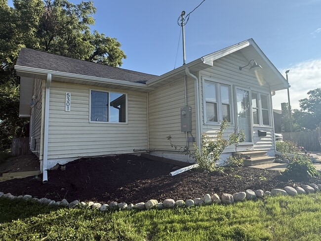Building Photo - 5301 Urbandale Ave