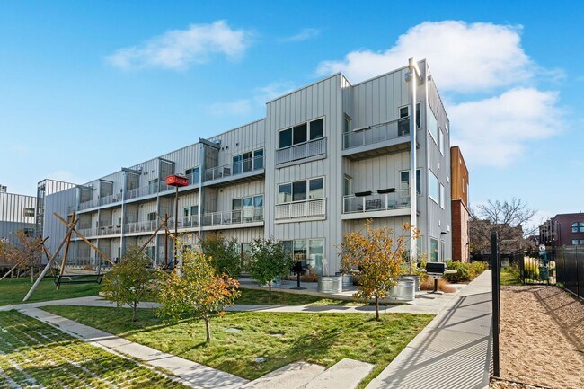 Building Photo - Beautiful 2 Bedroom 2 Bath Condo in the Heart of Rino District!