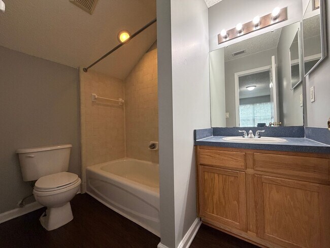Building Photo - 3041 Southhall Ct