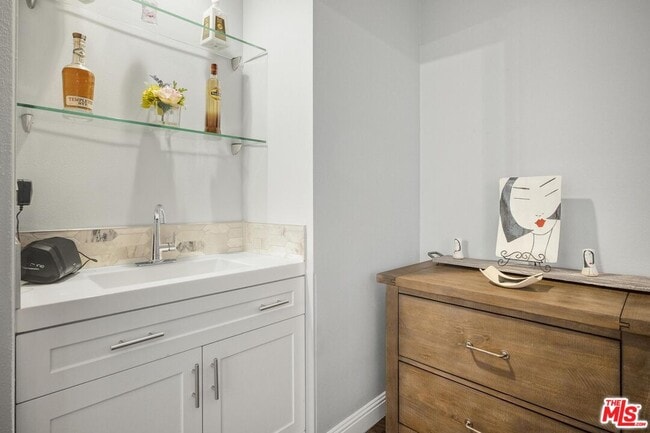 Building Photo - 860 S Lucerne Blvd