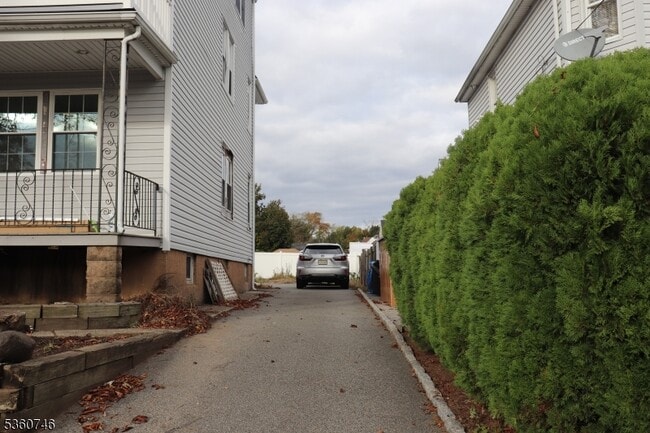 Building Photo - 66 Winant Ave