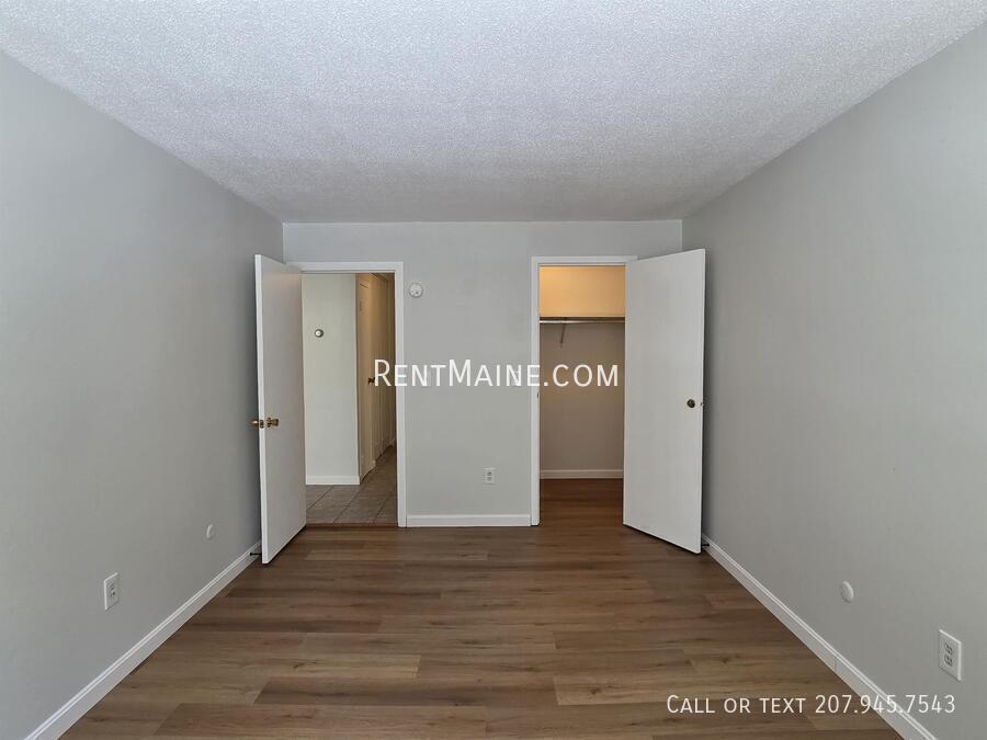 Building Photo - 10 Tall Pines Dr