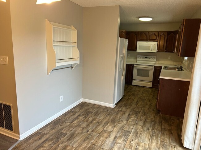 Building Photo - 5200 Shallowford Rd