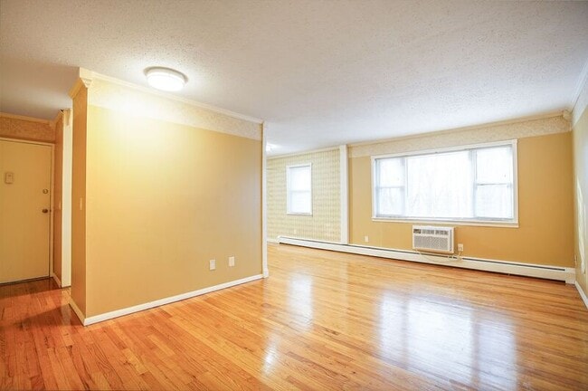 Building Photo - 261 Regency Park Dr