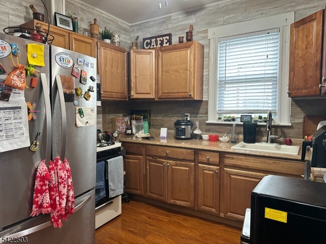 Building Photo - 70 Arthur St