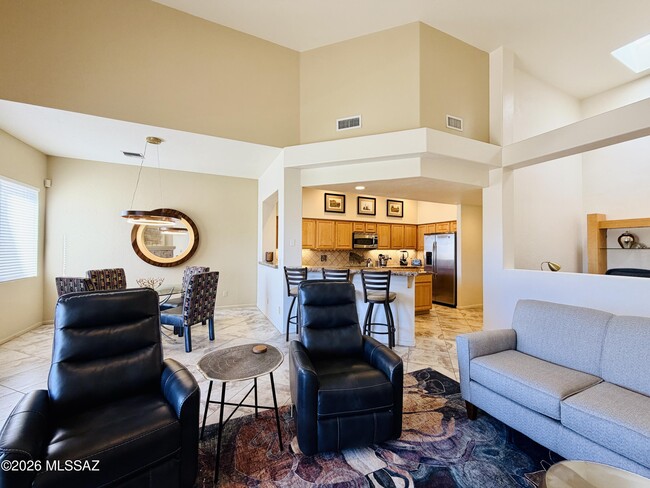 Building Photo - 1465 W Bridalveil Pl