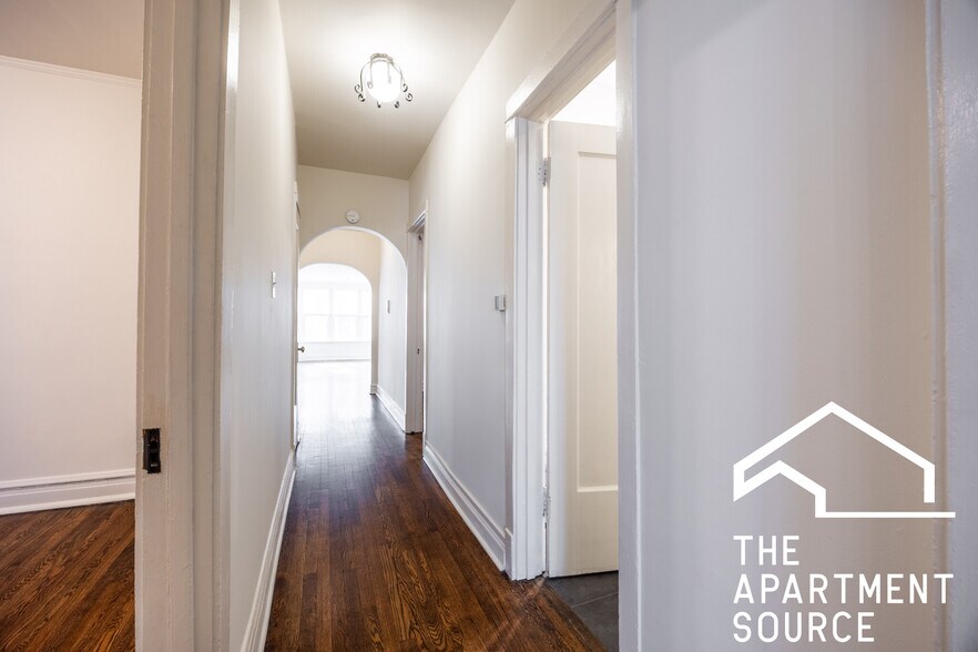 Building Photo - 1432 W Jonquil Terrace