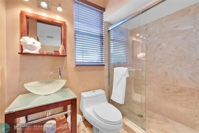 Building Photo - 4200 Coral Hills Dr