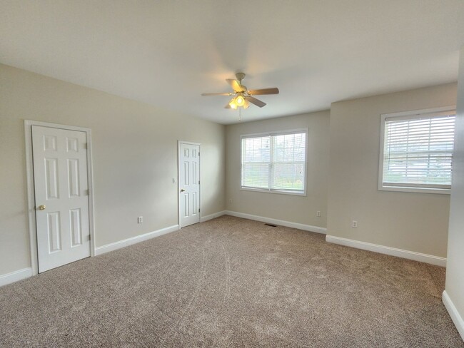 Building Photo - Weaverville Rental!
