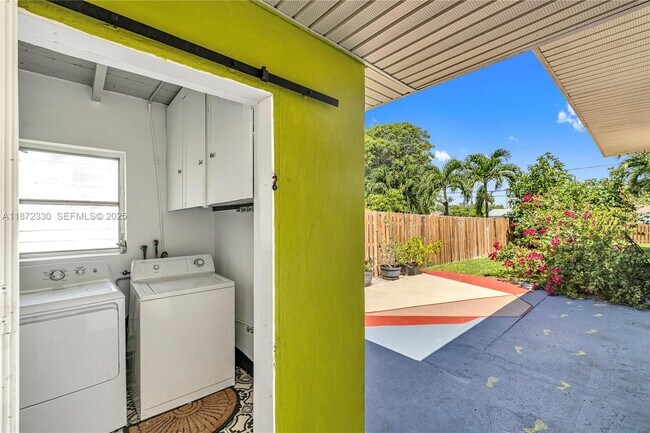 Building Photo - 228 SW 3rd Terrace