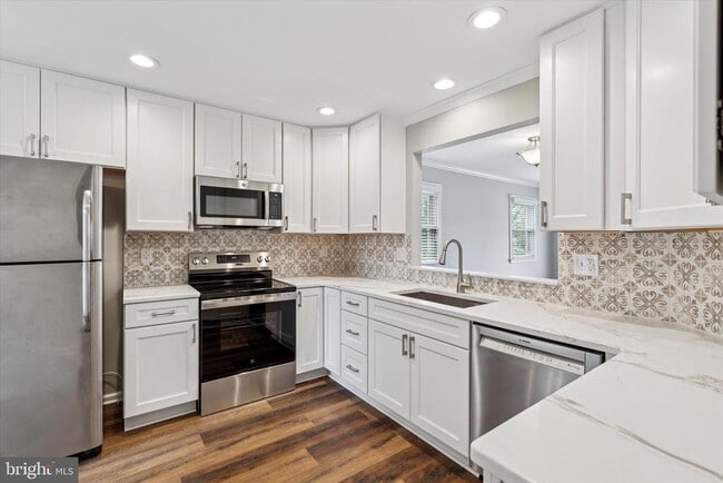 Building Photo - 214 Troon Ct