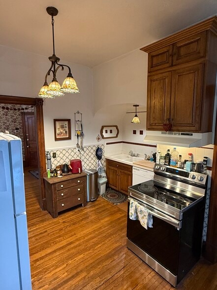 Kitchen - 500 Stuart Ave