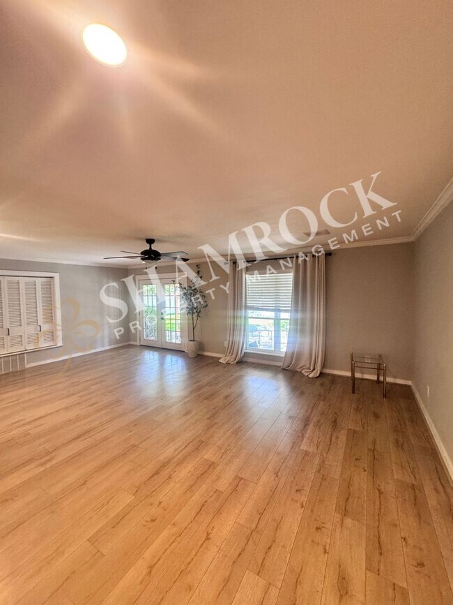 Building Photo - Updated Home in Bird Streets