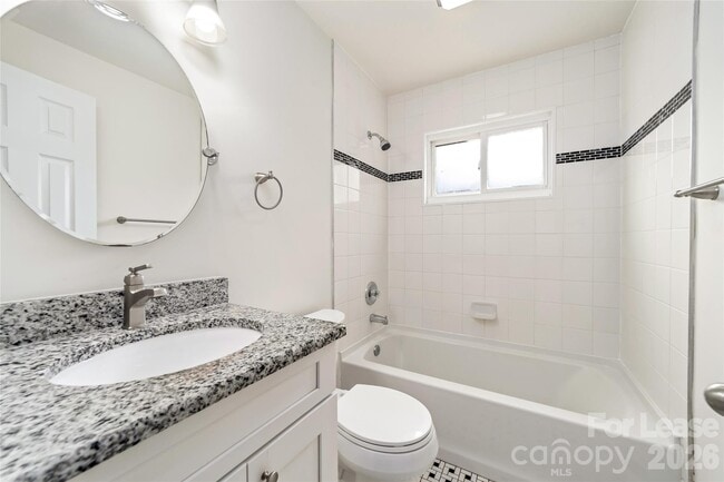 Building Photo - 943 Dudley Dr