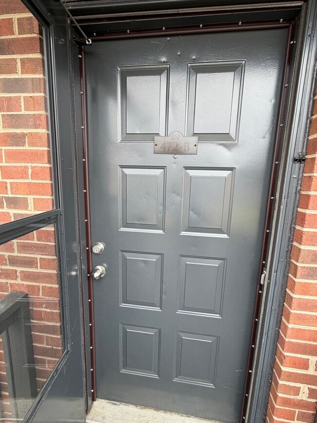 Building Photo - Oxford-2 Bedrooms