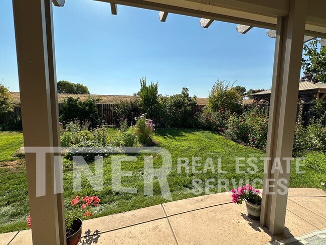 Building Photo - 3576 Hume St